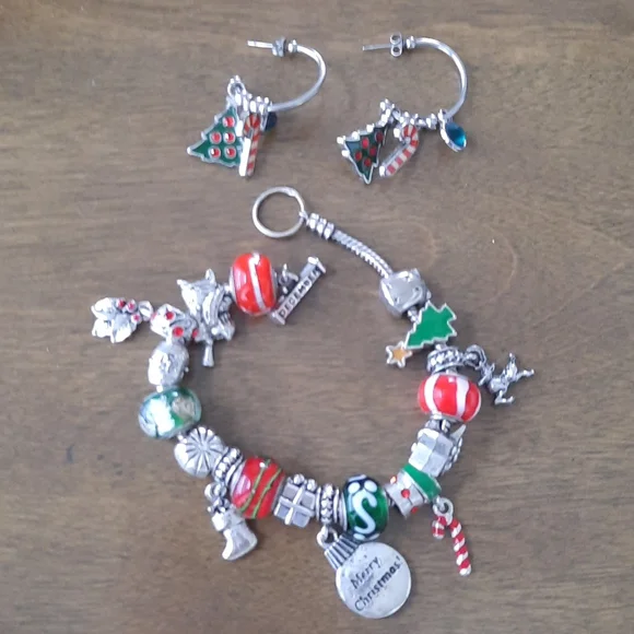 December Willabee&Ward Charm Bracelet - Picture 2 of 10